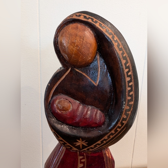 Set of Hand Carved Wooden Andean Motherhood Figurines Folk Art from Ecuador 10" - Picture 6 of 14